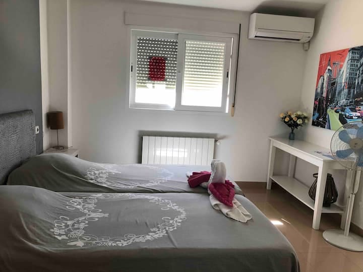 6 sypialnia Willa na sprzedaż w Calpe / Calp z basenem garażem - 855 000 € (Ref: 8541044)