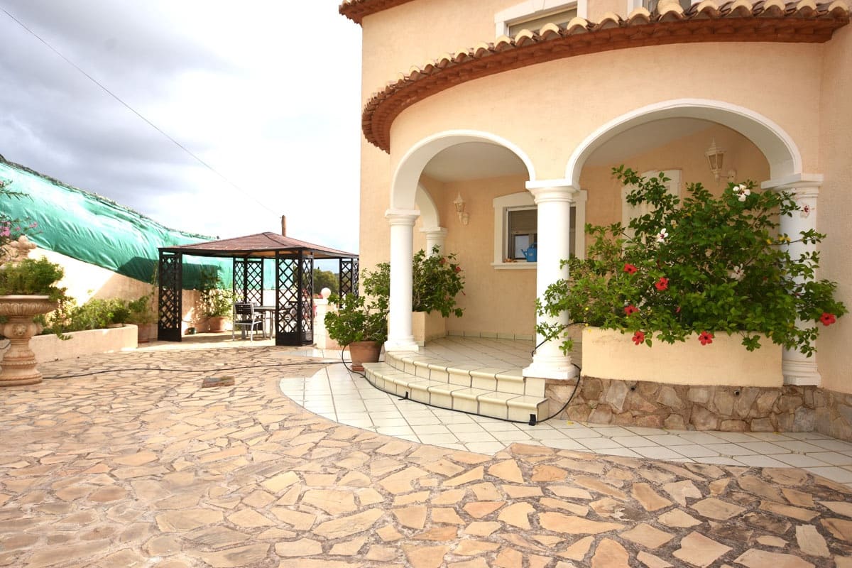 6 sypialnia Willa na sprzedaż w Calpe / Calp z basenem garażem - 855 000 € (Ref: 8541044)