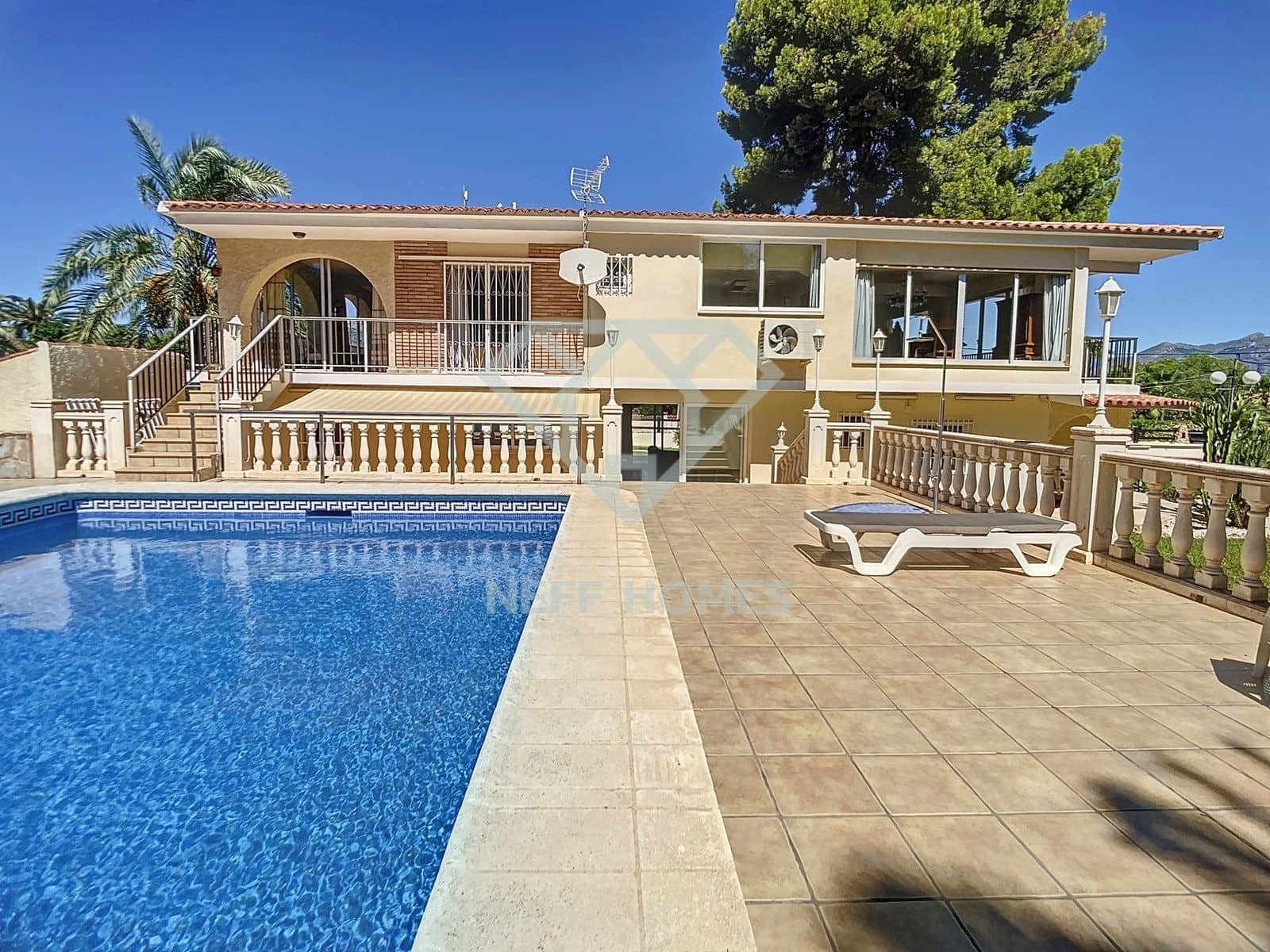 Chalet de 4 habitaciones en Albir en venta con piscina garaje - 1.350.000 € (Ref: 8051454)