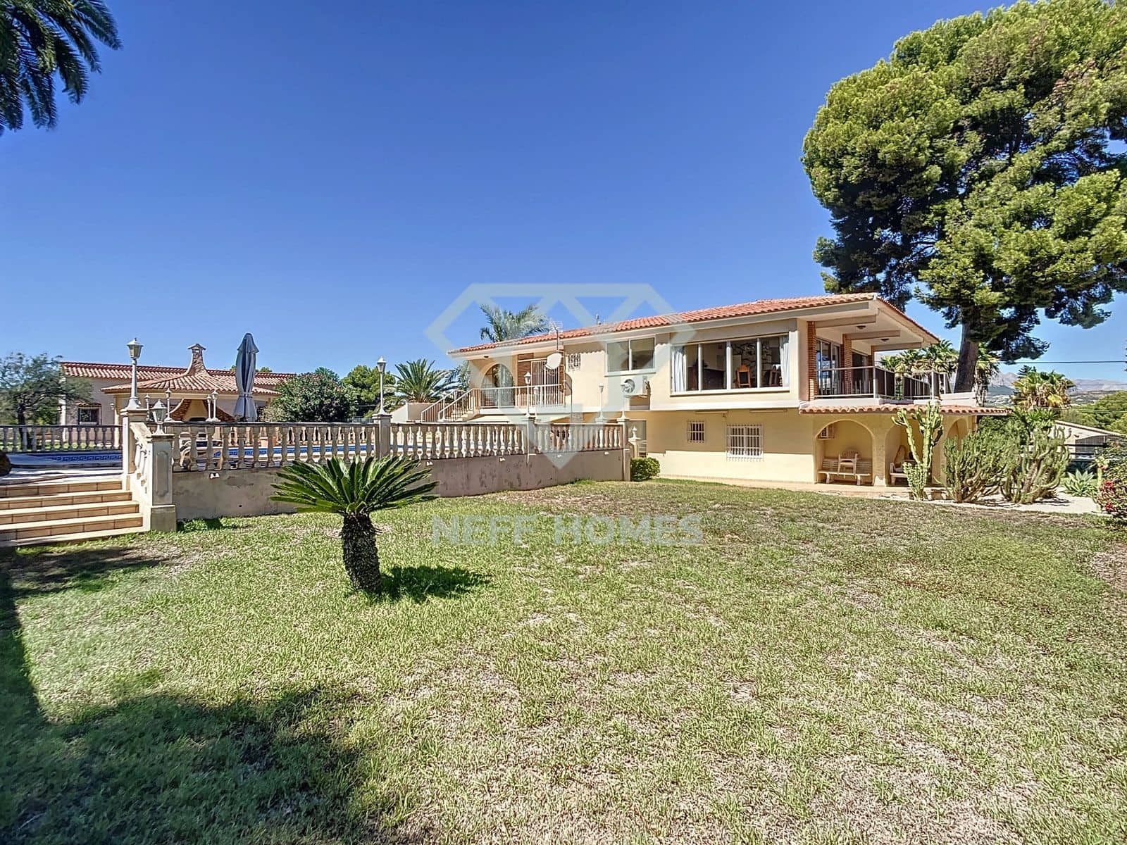 Chalet de 4 habitaciones en Albir en venta con piscina garaje - 1.350.000 € (Ref: 8051454)