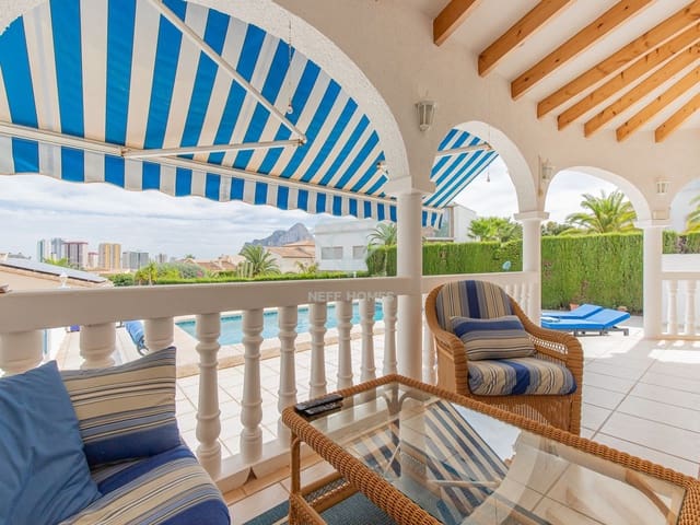 3 makuuhuone Huvila myytävänä paikassa Calpe / Calp mukana uima-altaan 
autotalli - 695 000 € (Ref: 8053723)