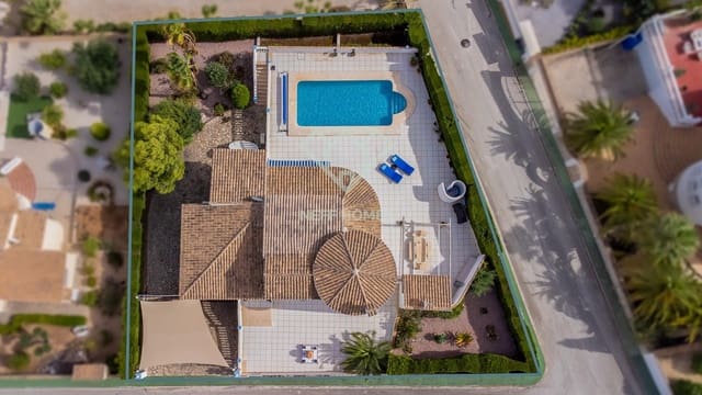 3 slaapkamer Villa te koop in Calpe / Calp met zwembad garage - € 575.000 (Ref: 8053723)