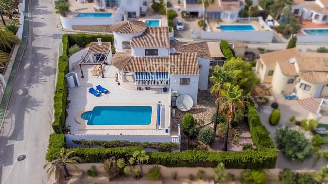 3 slaapkamer Villa te koop in Calpe / Calp met zwembad garage - € 575.000 (Ref: 8053723)