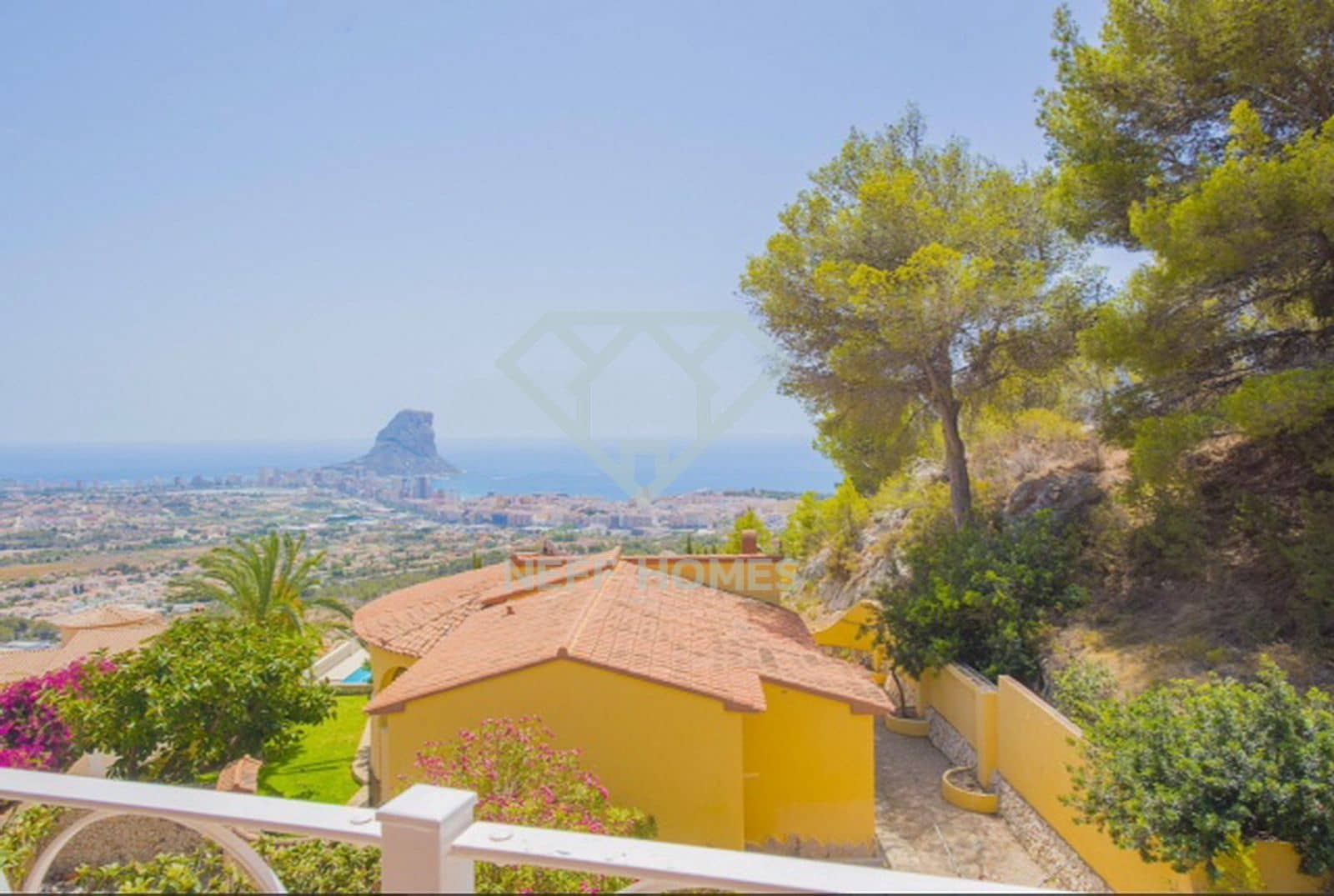 3 slaapkamer Villa te koop in Calpe / Calp met zwembad - € 795.000 (Ref: 8053729)