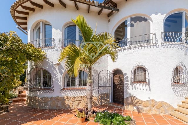 3 bedroom Villa for sale in Calpe / Calp with pool - € 640,000 (Ref: 9729368)