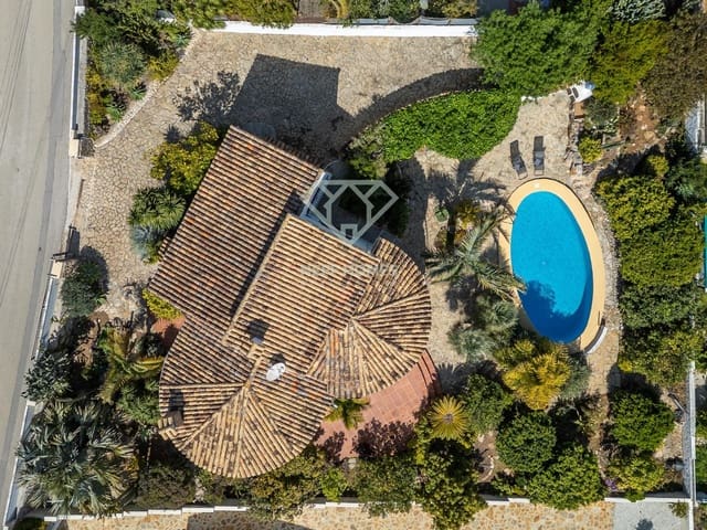 3 bedroom Villa for sale in Calpe / Calp with pool - € 640,000 (Ref: 9729368)