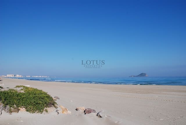 Moradia para venda em La Manga del Mar Menor com piscina - 115 000 € (Ref: 10054539)