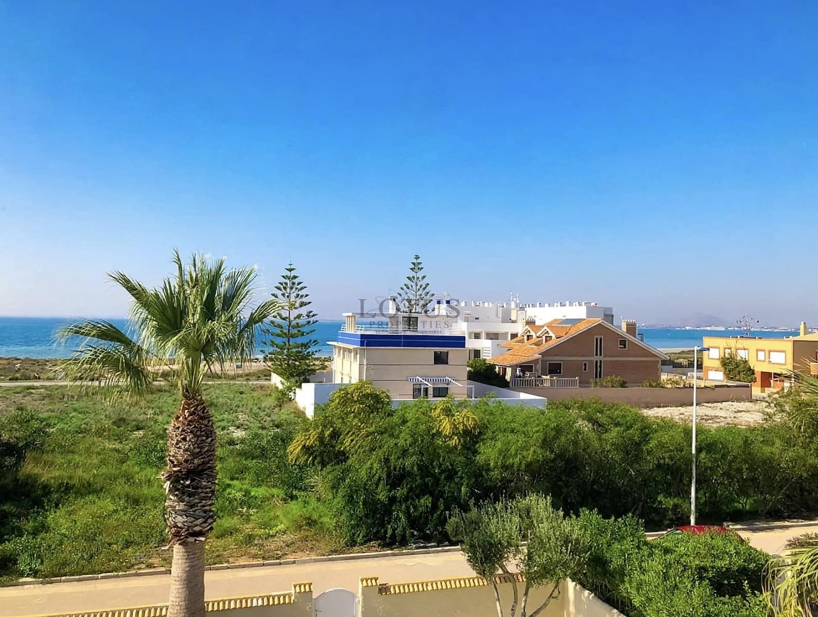 Villa for sale in La Manga del Mar Menor with pool - € 115,000 (Ref: 10054539)
