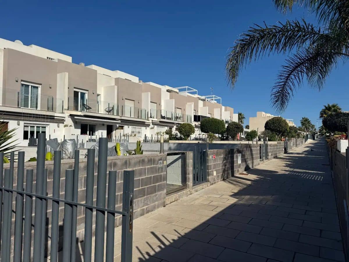 2 slaapkamer Huis te koop in Torrevieja met zwembad garage - € 298.000 (Ref: 10086763)