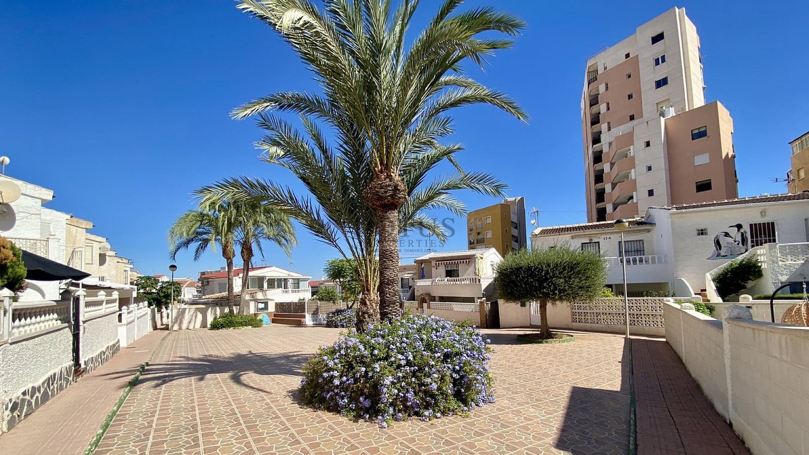 2 slaapkamer Appartement te koop in Torrevieja met zwembad - € 129.900 (Ref: 9345181)