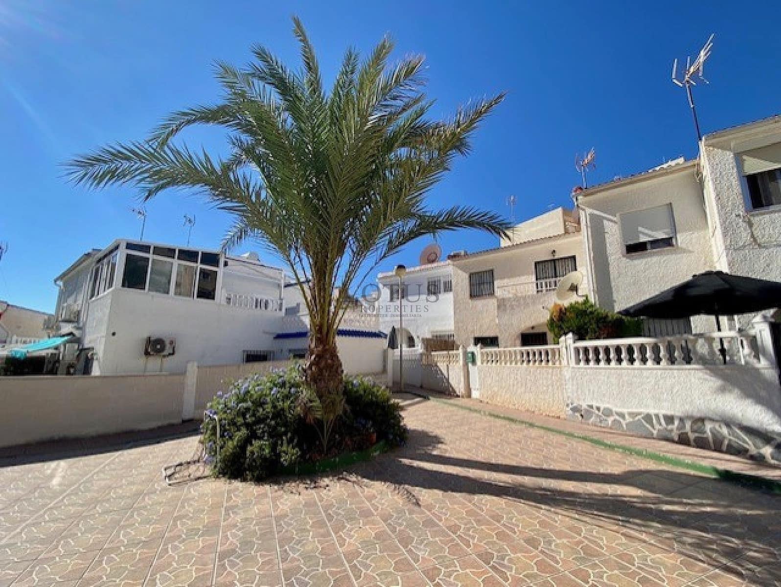 2 slaapkamer Appartement te koop in Torrevieja met zwembad - € 129.900 (Ref: 9345181)