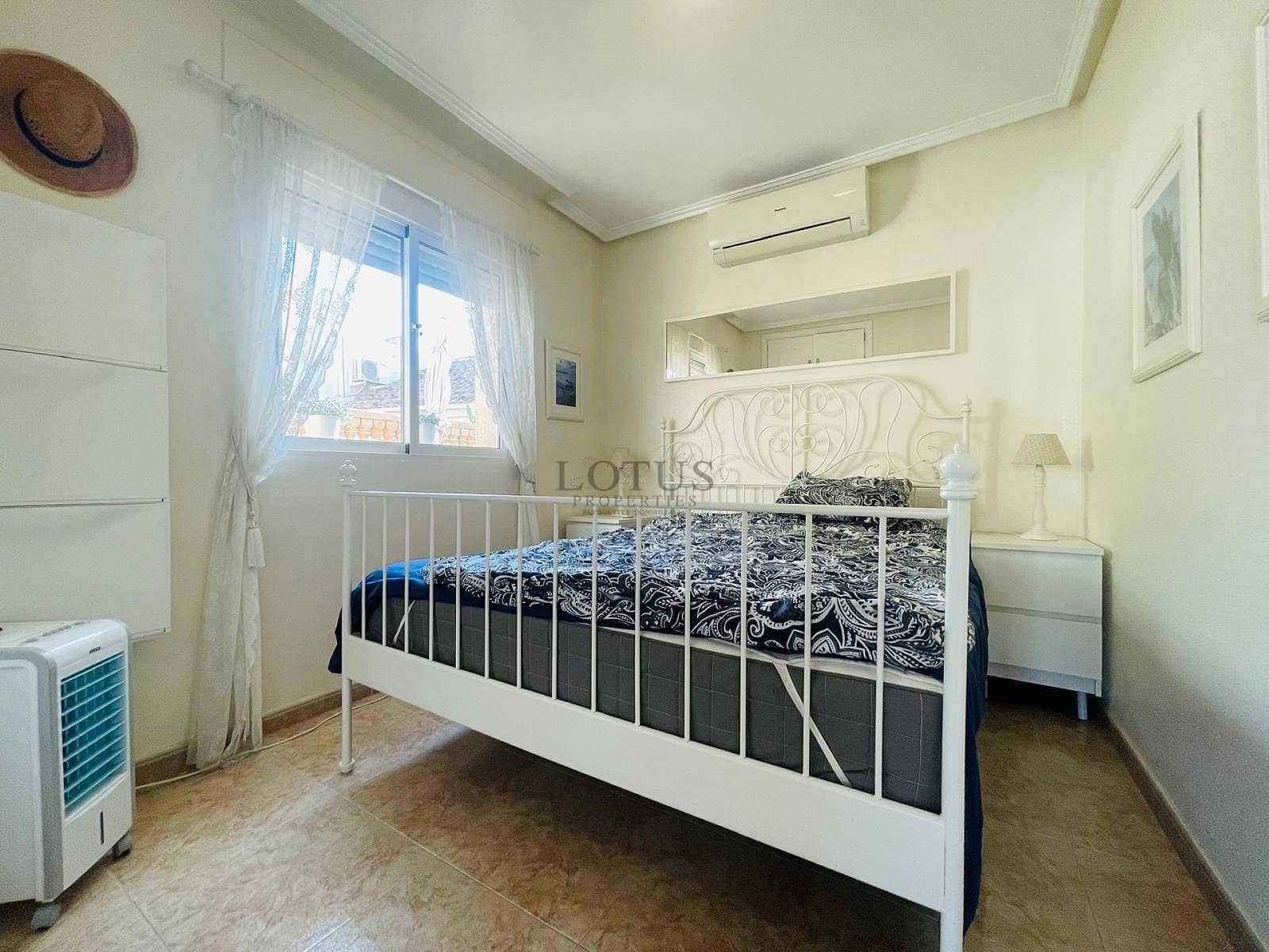 3 soverom Hus til salgs i Torrevieja med svømmebasseng - € 229 000 (Ref: 9384935)