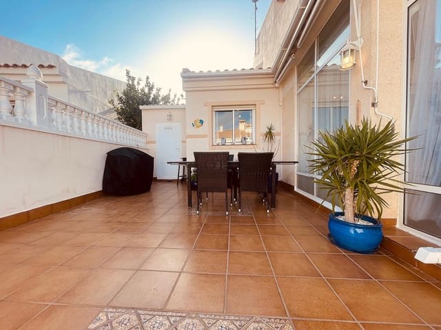 3 soverom Hus til salgs i Aguas Nuevas, Torrevieja med svømmebasseng - € 229 000 (Ref: 9384935)