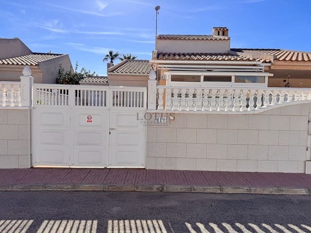 3 soverom Hus til salgs i Aguas Nuevas, Torrevieja med svømmebasseng - € 229 000 (Ref: 9384935)