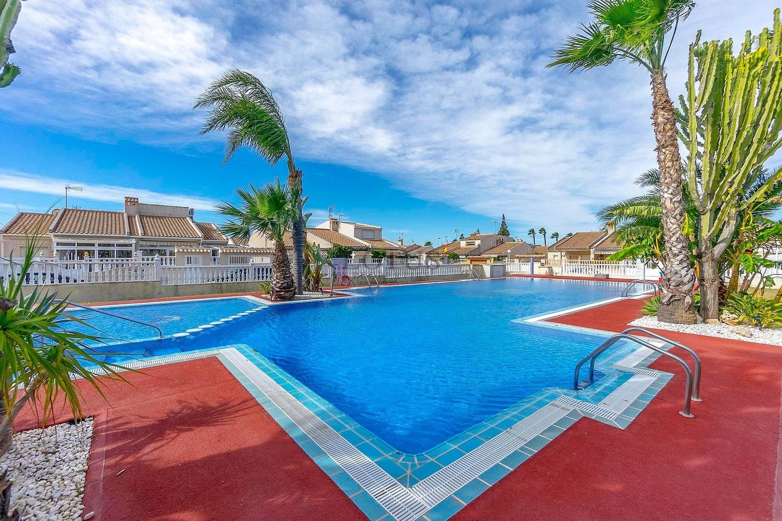 3 soverom Hus til salgs i Torrevieja med svømmebasseng - € 229 000 (Ref: 9384935)