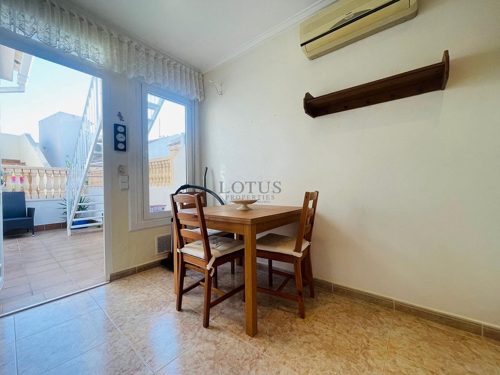 3 soverom Hus til salgs i Torrevieja med svømmebasseng - € 229 000 (Ref: 9384935)