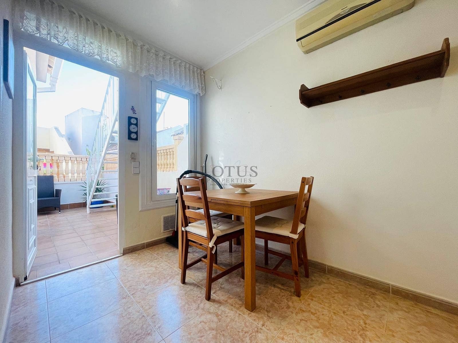 3 soverom Hus til salgs i Torrevieja med svømmebasseng - € 229 000 (Ref: 9384935)