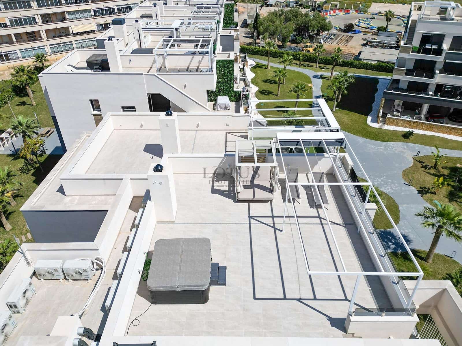 2 sovrum Takvåning till salu i Orihuela Costa med pool garage - 599 000 € (Ref: 9436709)