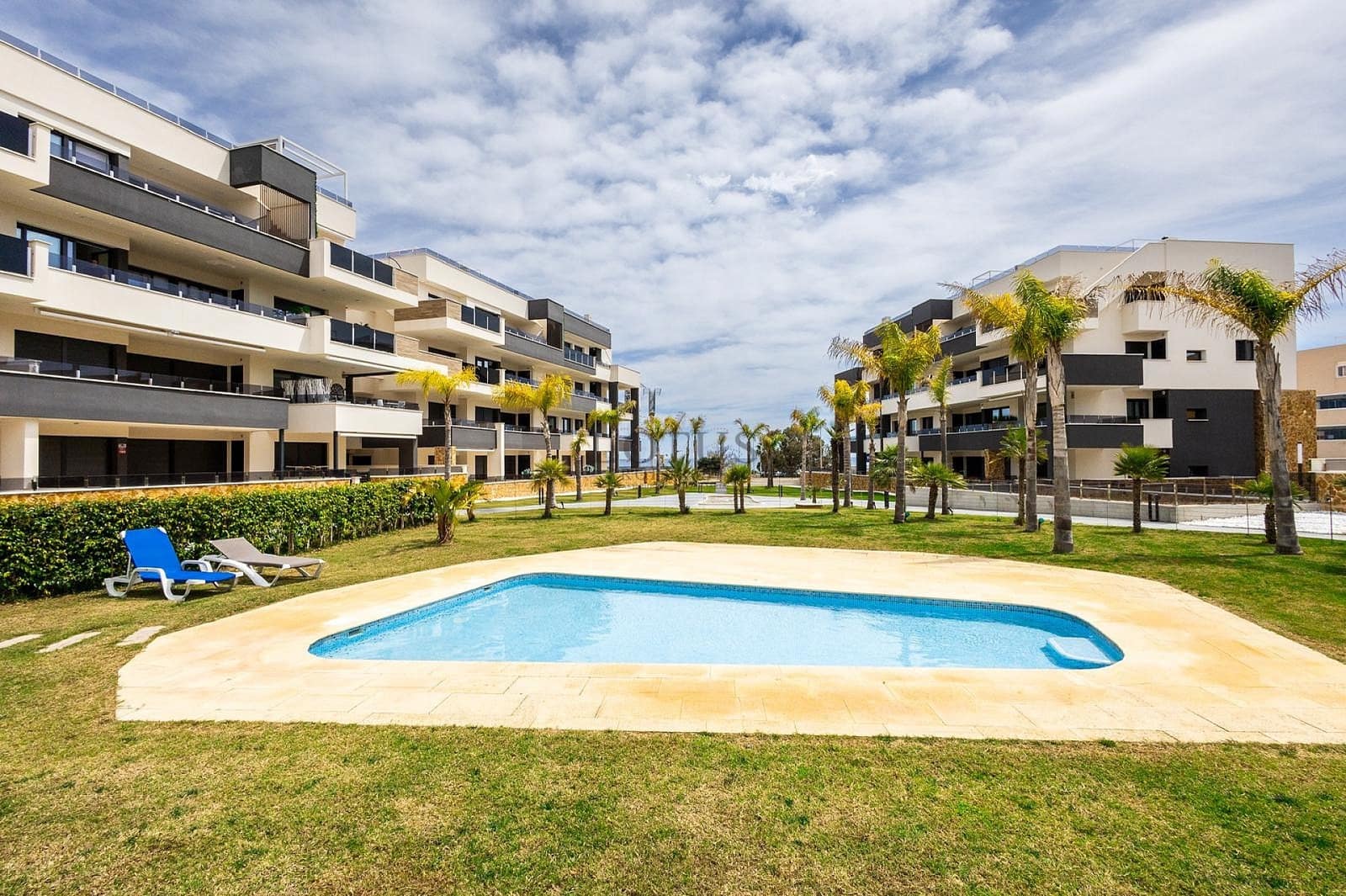 2 sovrum Takvåning till salu i Orihuela Costa med pool garage - 599 000 € (Ref: 9436709)
