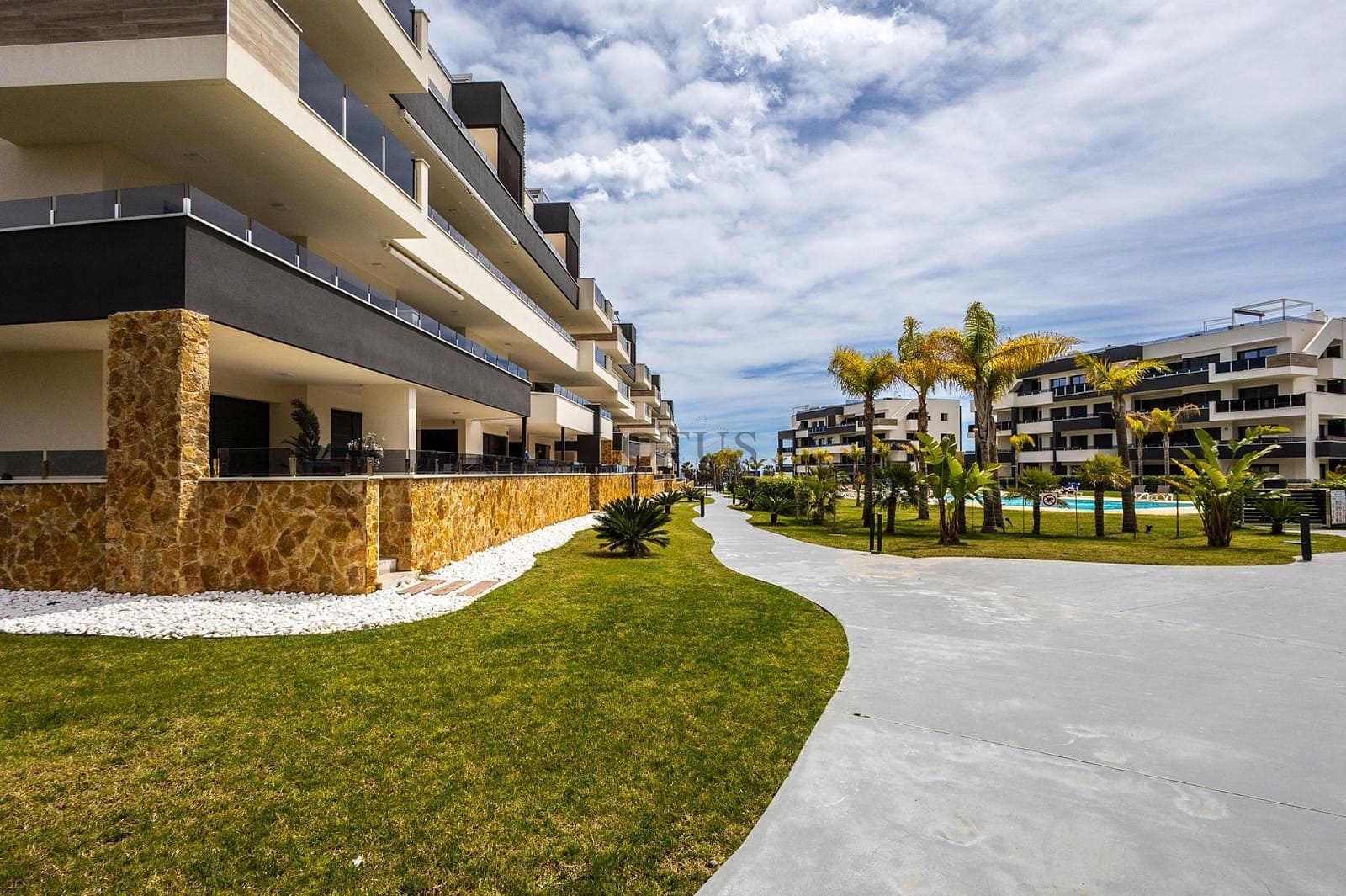 2 sovrum Takvåning till salu i Orihuela Costa med pool garage - 599 000 € (Ref: 9436709)