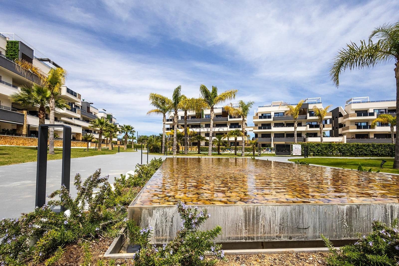 2 sovrum Takvåning till salu i Orihuela Costa med pool garage - 599 000 € (Ref: 9436709)