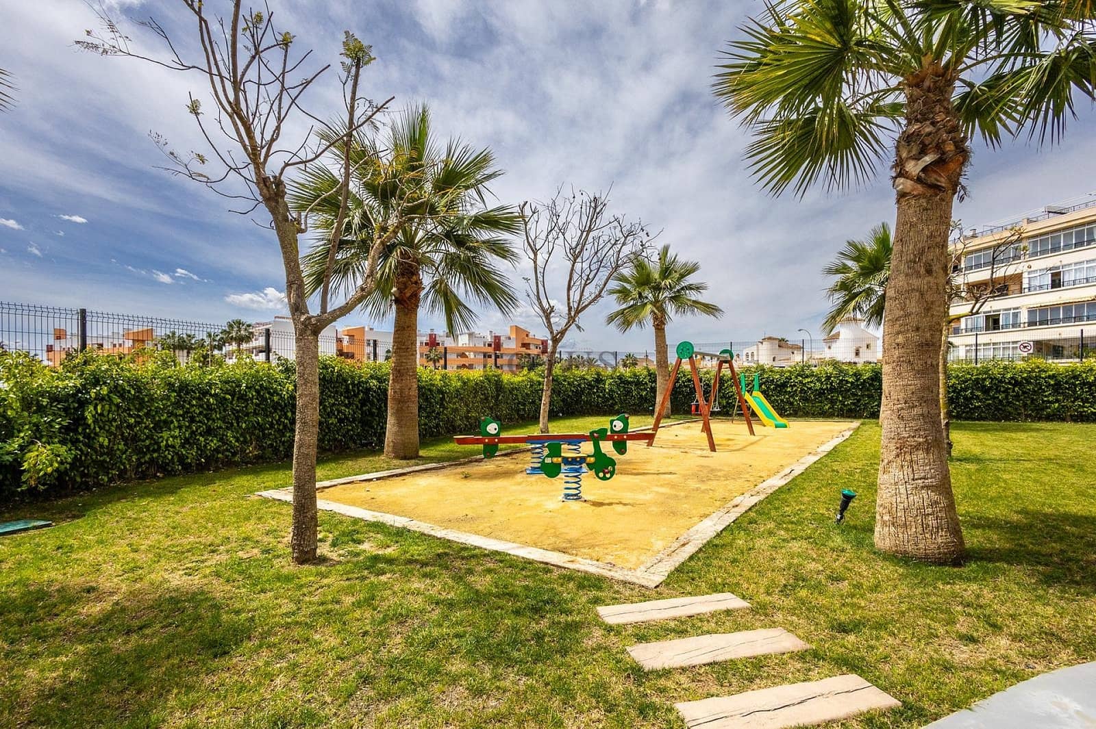 2 sovrum Takvåning till salu i Orihuela Costa med pool garage - 599 000 € (Ref: 9436709)