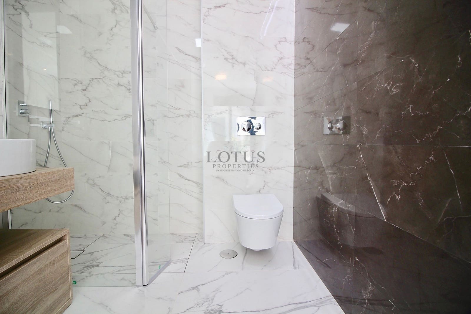 Apartamento de 3 habitaciones en Torrevieja en venta con piscina - 279.900 € (Ref: 9436710)