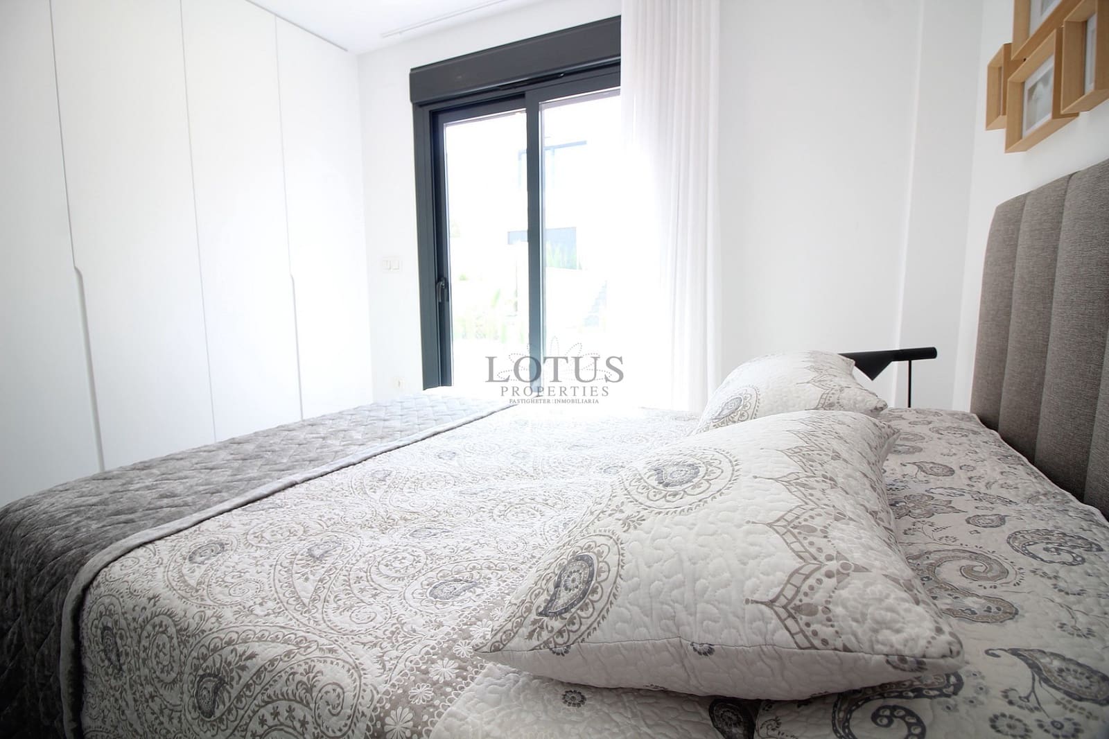 Apartamento de 3 habitaciones en Torrevieja en venta con piscina - 279.900 € (Ref: 9436710)