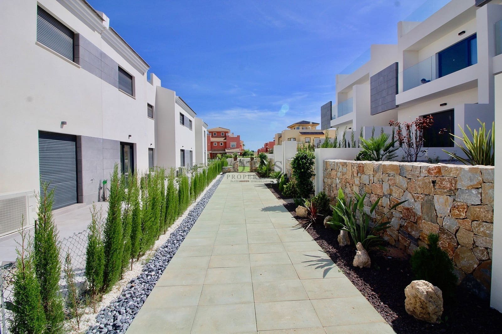 Apartamento de 3 habitaciones en Torrevieja en venta con piscina - 279.900 € (Ref: 9436710)