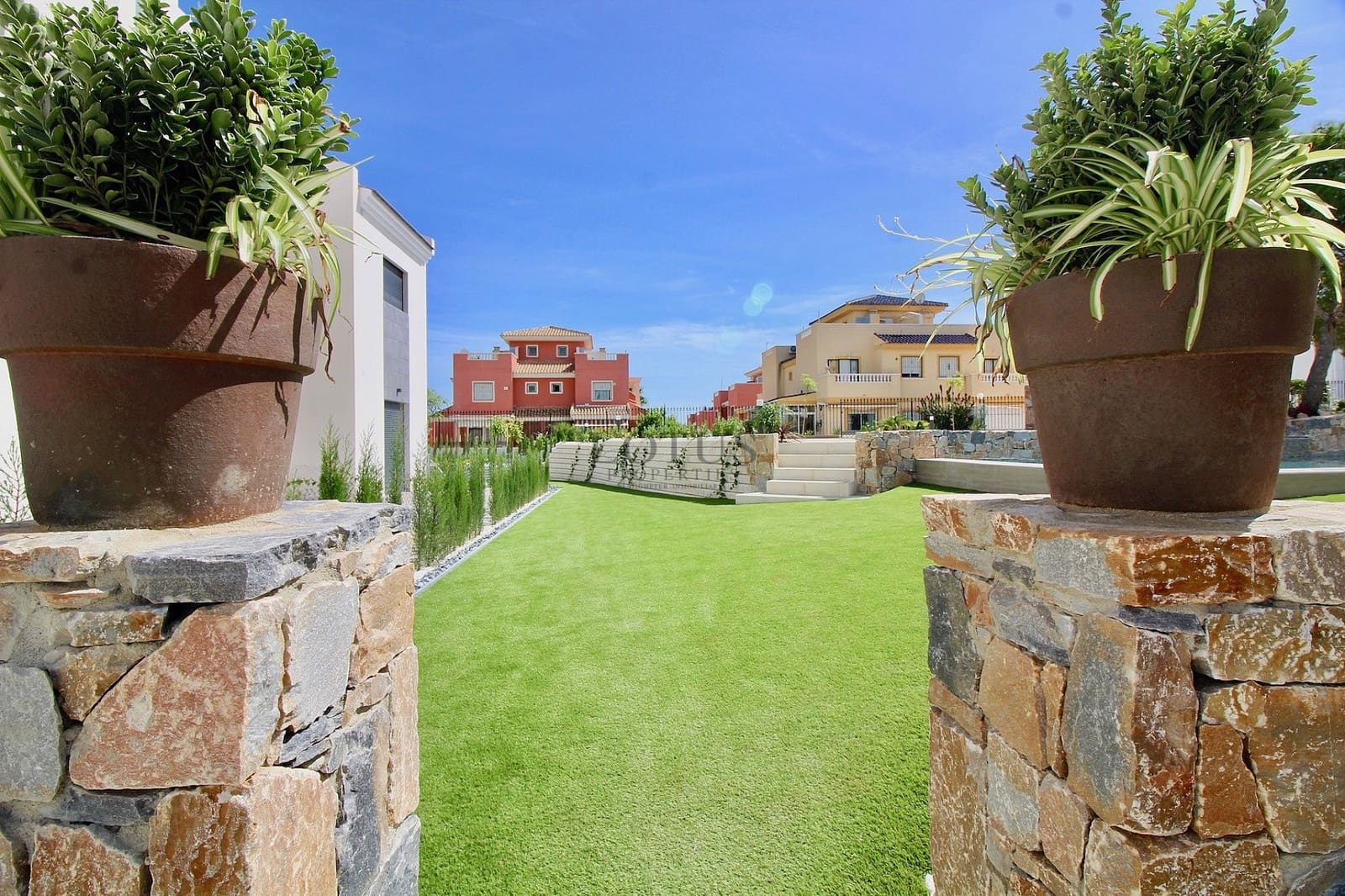 Apartamento de 3 habitaciones en Torrevieja en venta con piscina - 279.900 € (Ref: 9436710)