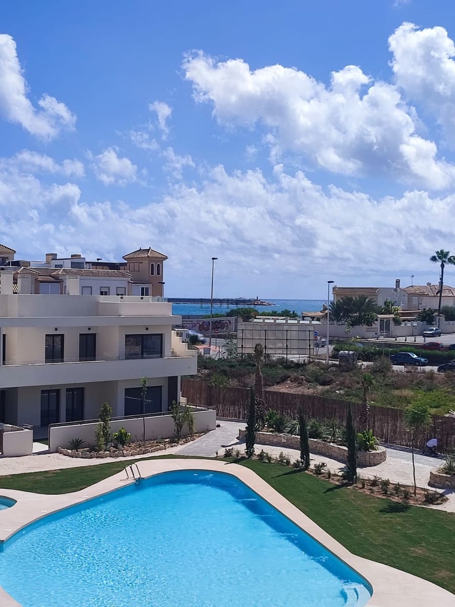 2 sovrum Bungalow till salu i Torrevieja med pool garage - 360 000 € (Ref: 9436711)