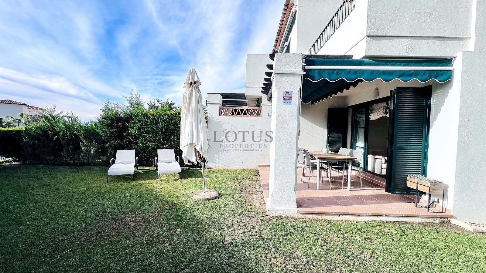 2 bedroom Townhouse for sale in Benidorm with pool - € 345,000 (Ref: 9436718)