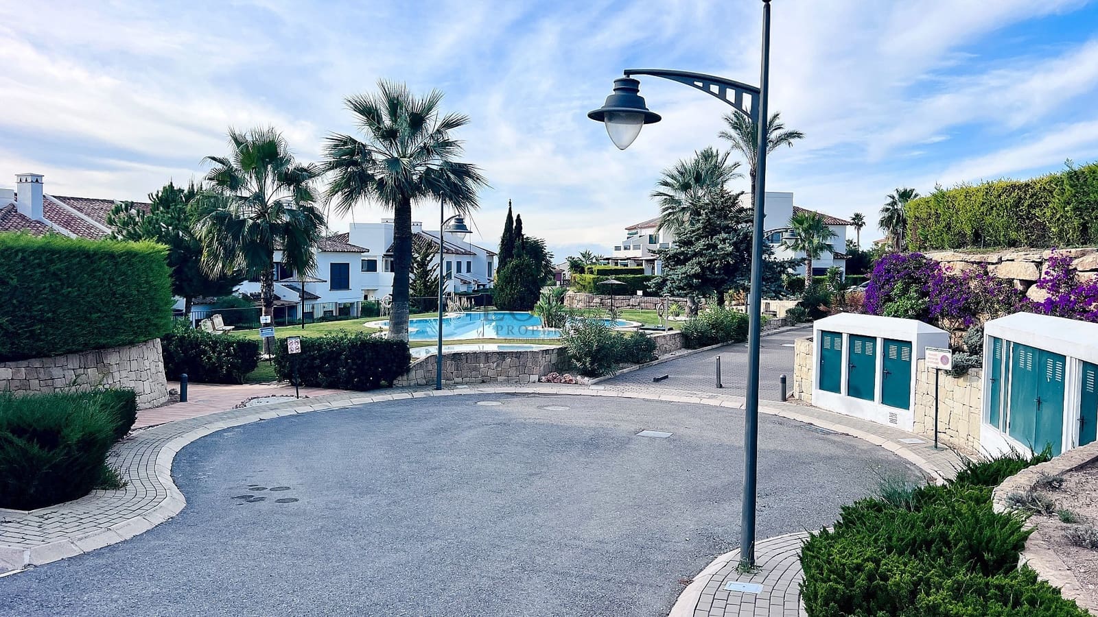 2 bedroom Townhouse for sale in Benidorm with pool - € 345,000 (Ref: 9436718)