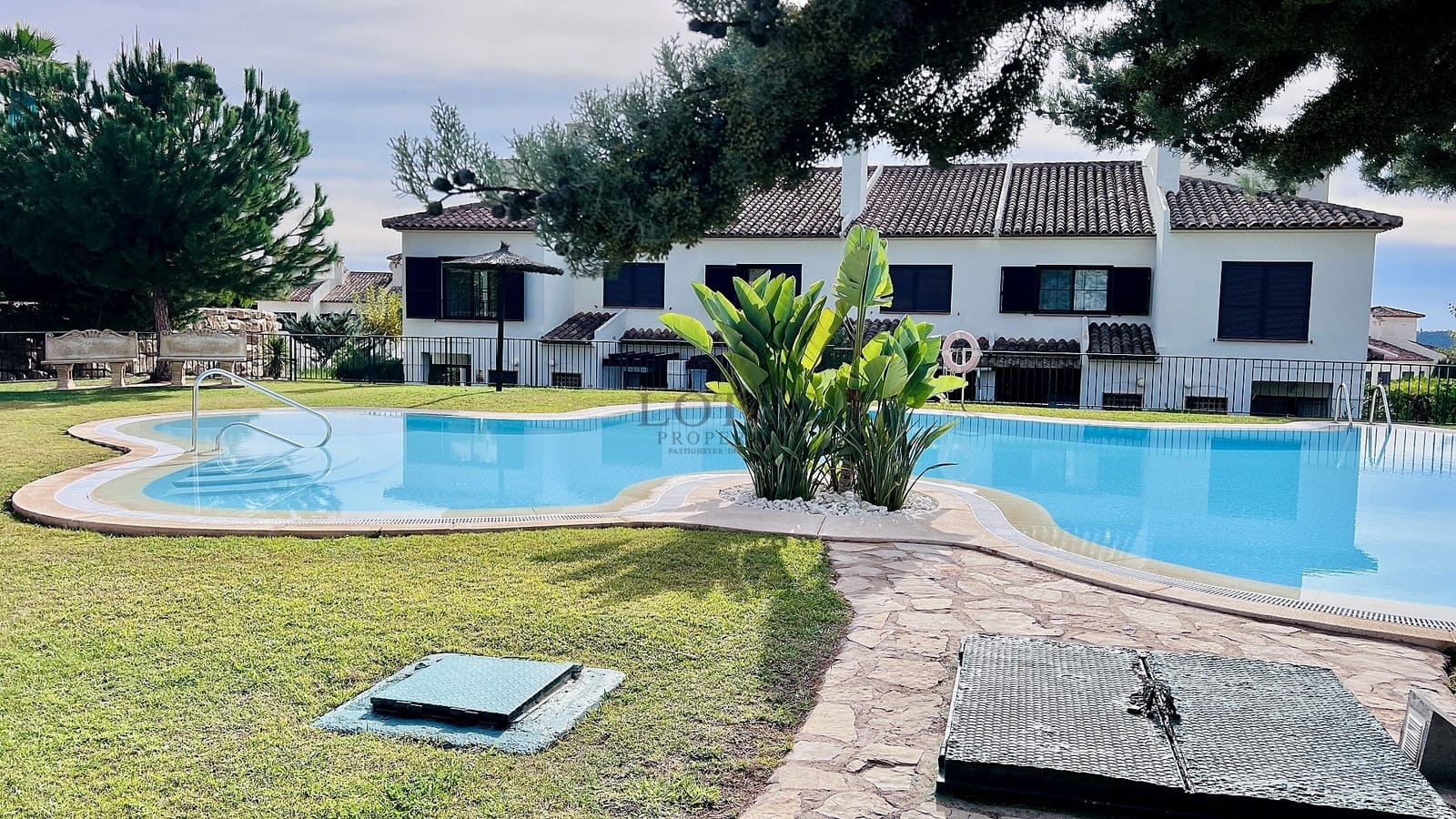 2 bedroom Townhouse for sale in Benidorm with pool - € 345,000 (Ref: 9436718)