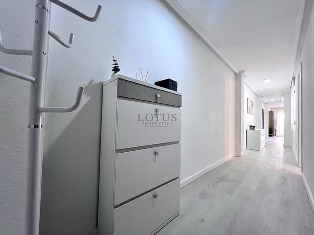 1 slaapkamer Appartement te koop in Playa de los Locos, Torrevieja met zwembad - € 155.000 (Ref: 9452509)