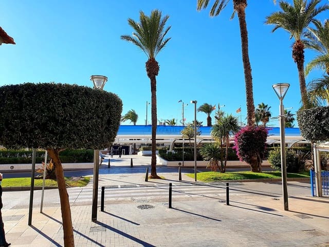 1 slaapkamer Appartement te koop in Playa de los Locos, Torrevieja met zwembad - € 155.000 (Ref: 9452509)