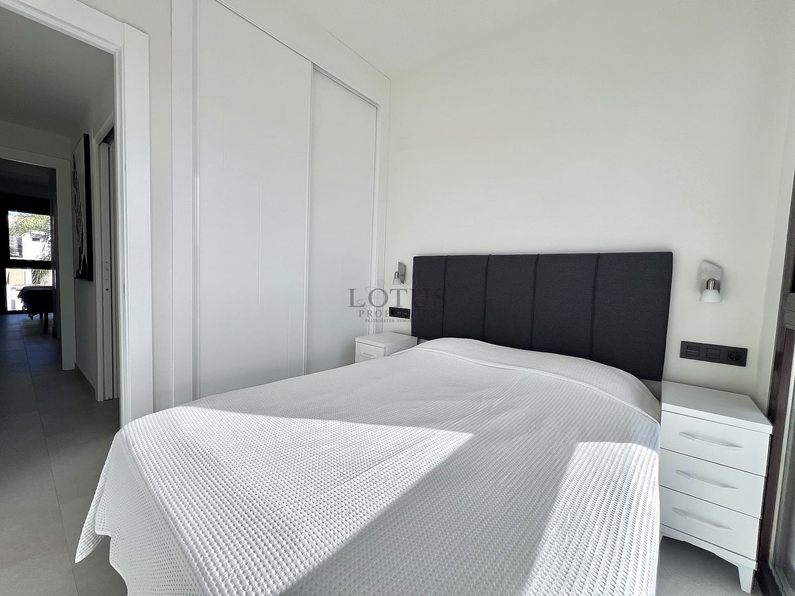 Bungalow de 3 habitaciones en Torrevieja en venta con piscina garaje - 315.000 € (Ref: 9453052)