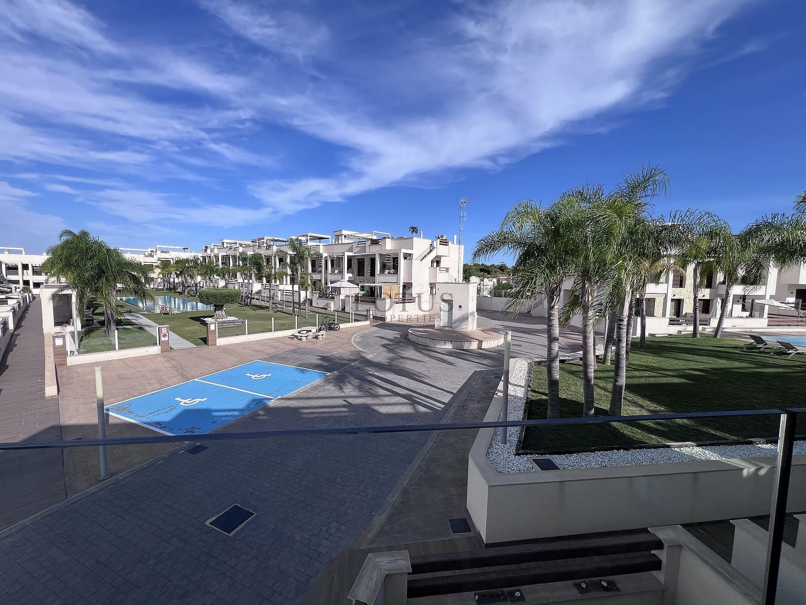 Bungalow de 3 habitaciones en Torrevieja en venta con piscina garaje - 315.000 € (Ref: 9453052)