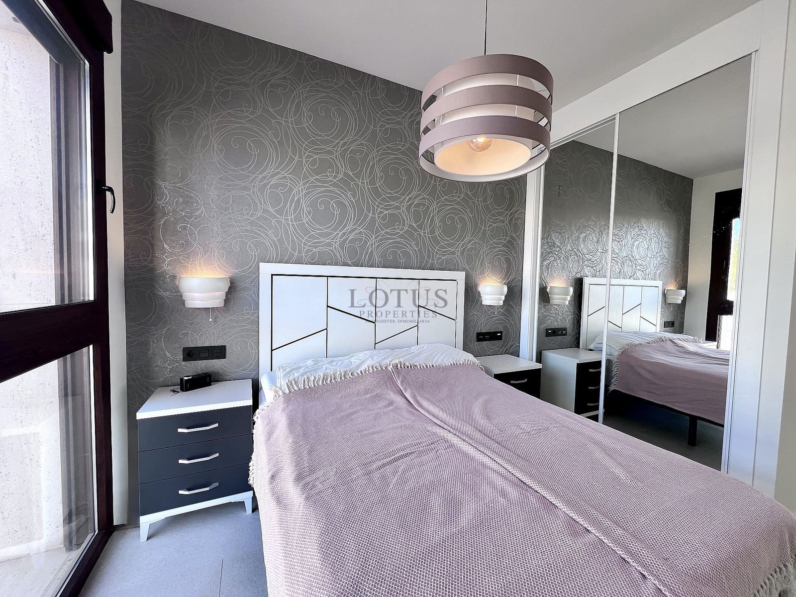 Bungalow de 3 habitaciones en Torrevieja en venta con piscina garaje - 315.000 € (Ref: 9453052)