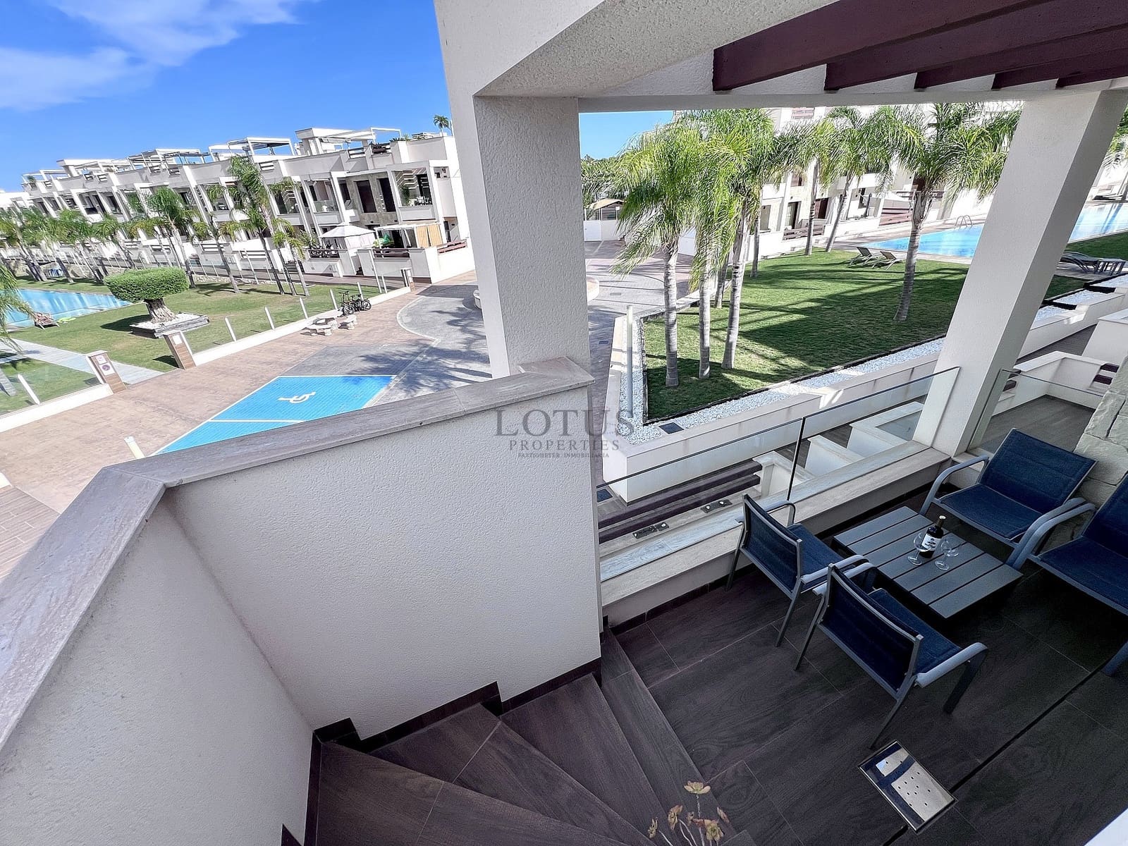 Bungalow de 3 habitaciones en Torrevieja en venta con piscina garaje - 315.000 € (Ref: 9453052)