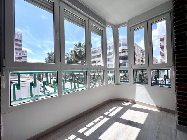 Apartamento de 3 habitaciones en Playa del Acequión, Torrevieja en venta con piscina - 199.990 € (Ref: 9453056)