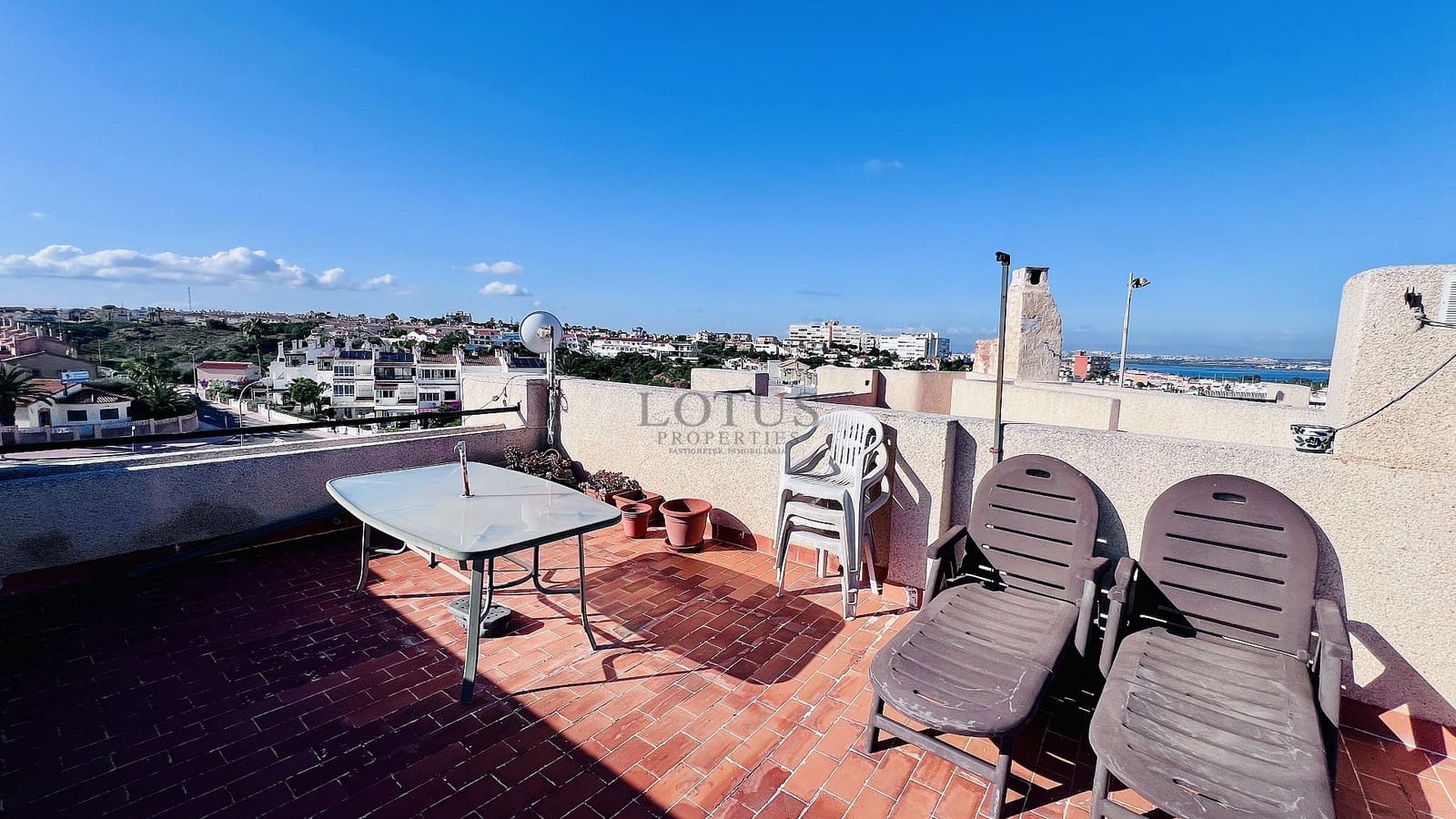 Apartamento de 2 habitaciones en Torrevieja en venta con piscina - 175.000 € (Ref: 9486683)