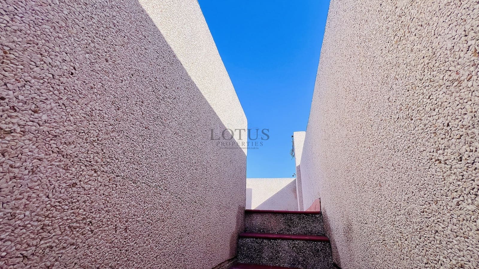 Apartamento de 2 habitaciones en Torrevieja en venta con piscina - 175.000 € (Ref: 9486683)