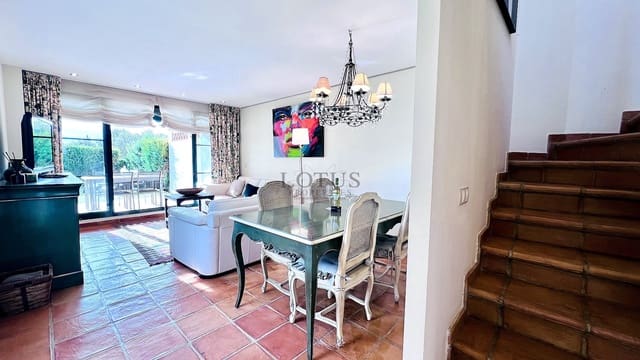 2 bedroom Townhouse for sale in Benidorm with pool - € 310,000 (Ref: 9496702)