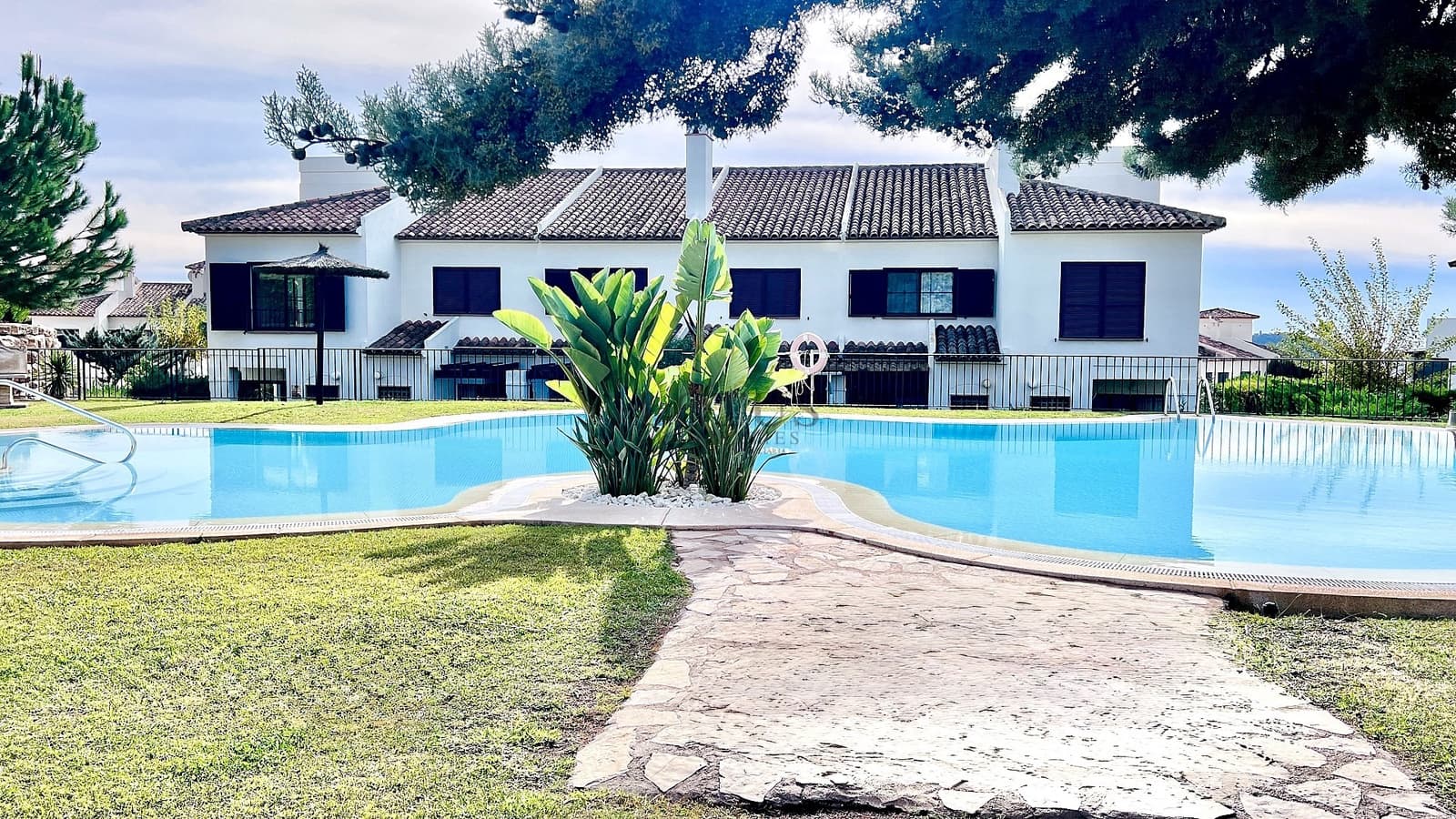 2 bedroom Townhouse for sale in Benidorm with pool - € 310,000 (Ref: 9496702)