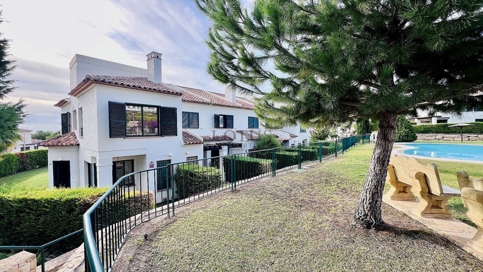 2 bedroom Townhouse for sale in Benidorm with pool - € 310,000 (Ref: 9496702)