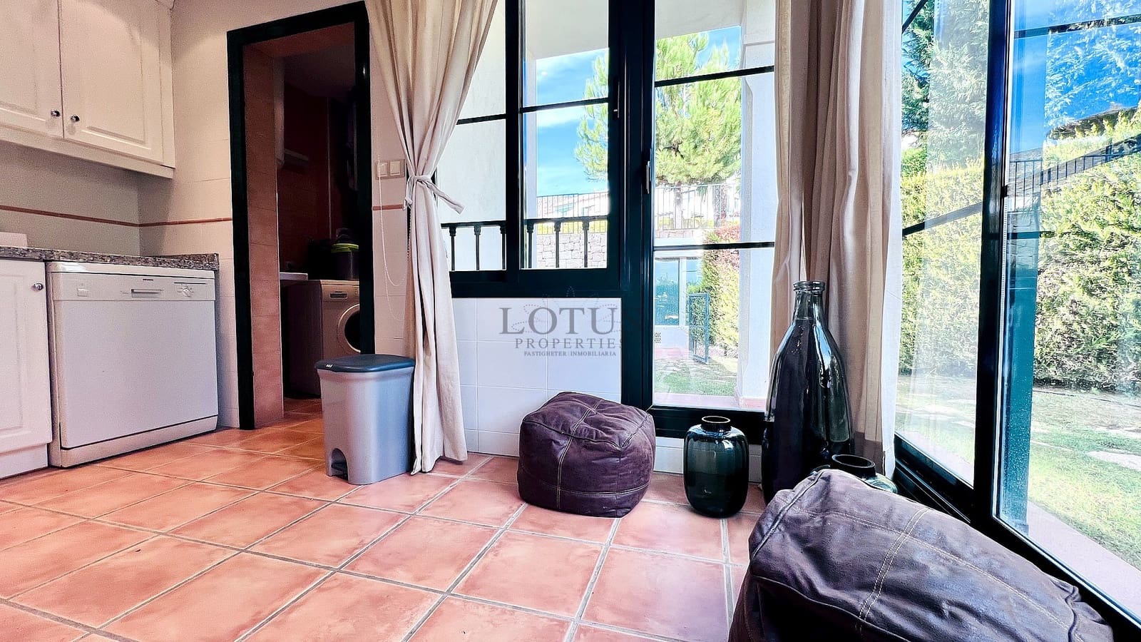 2 bedroom Townhouse for sale in Benidorm with pool - € 310,000 (Ref: 9496702)