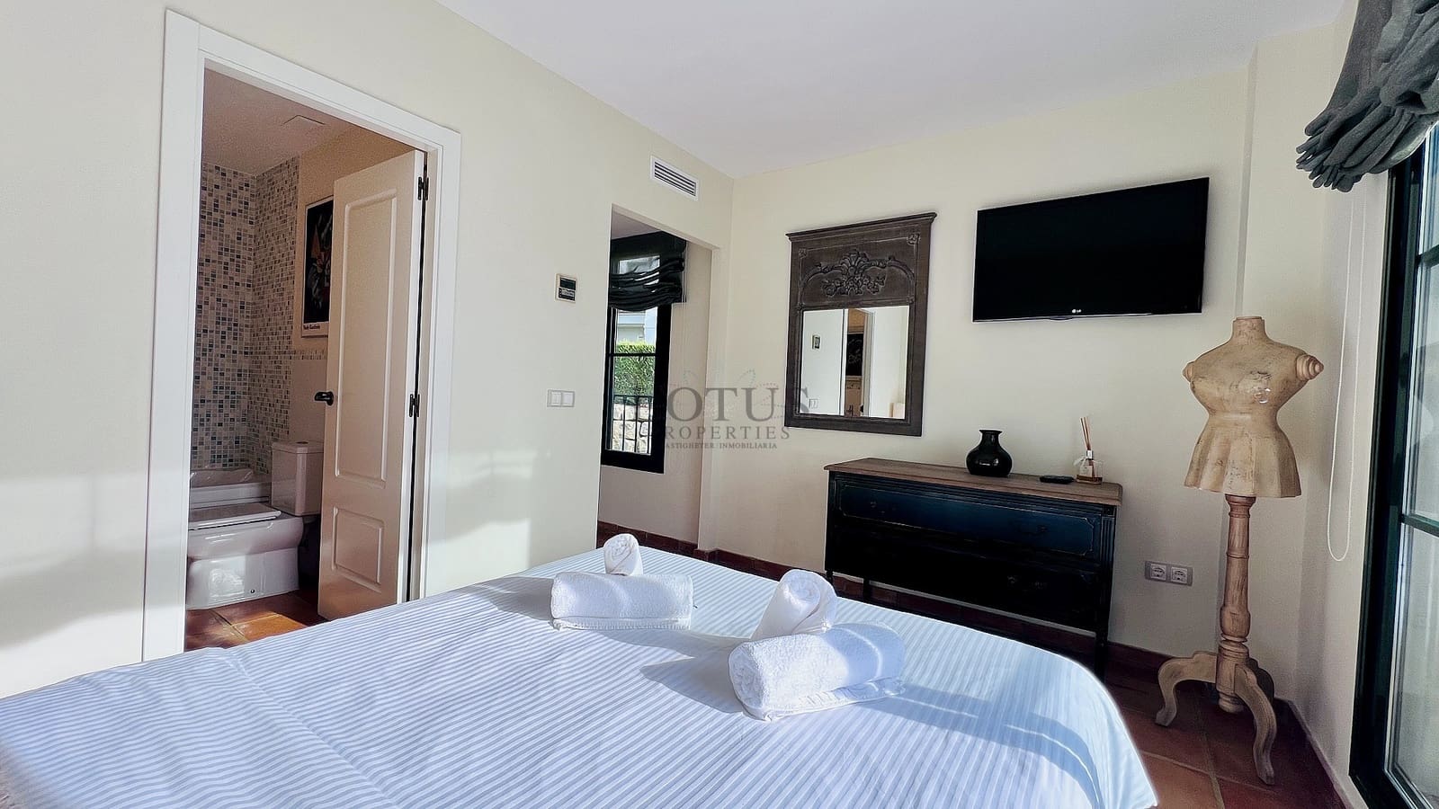 2 bedroom Townhouse for sale in Benidorm with pool - € 310,000 (Ref: 9496702)