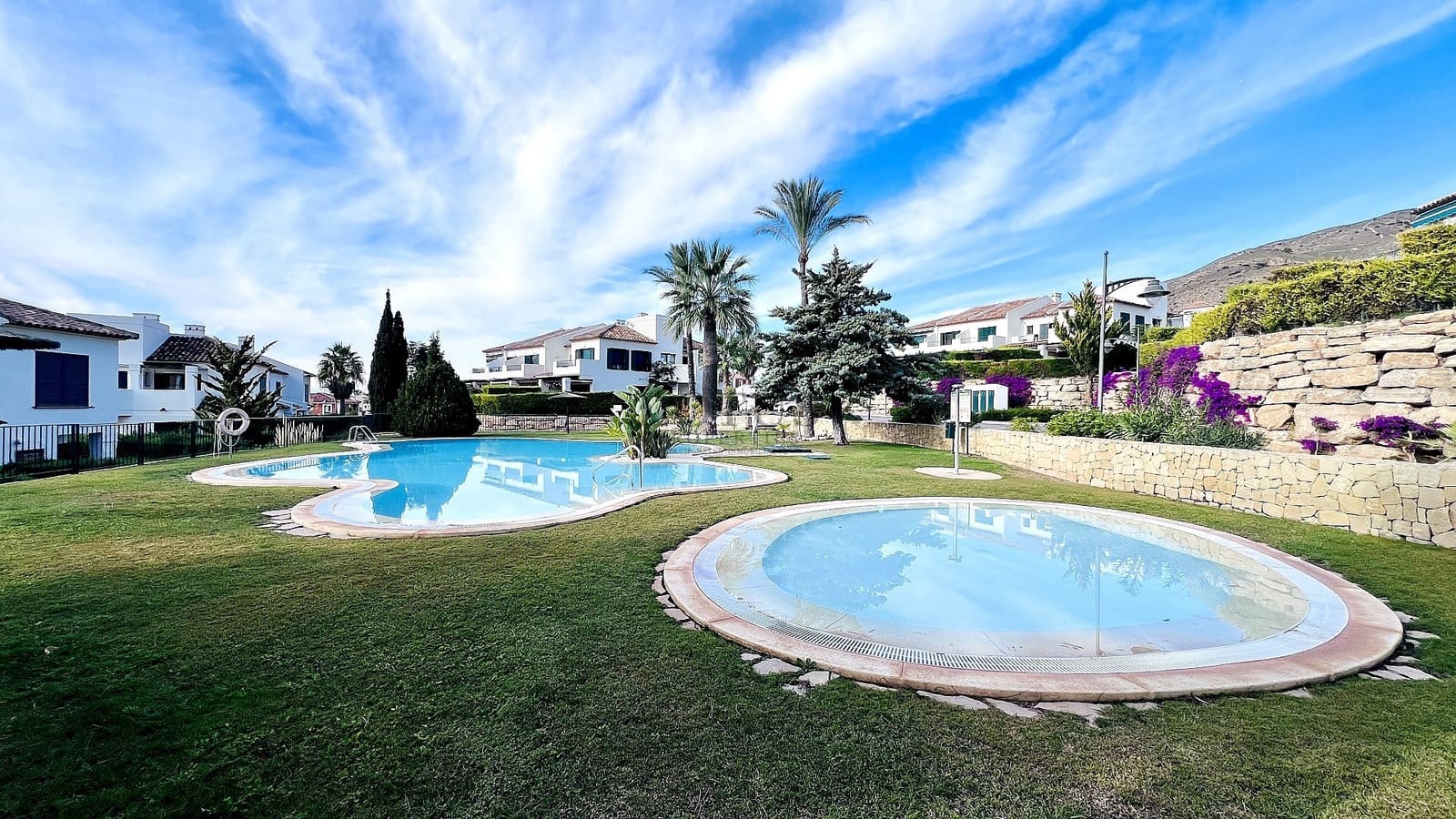 2 bedroom Townhouse for sale in Benidorm with pool - € 310,000 (Ref: 9496702)