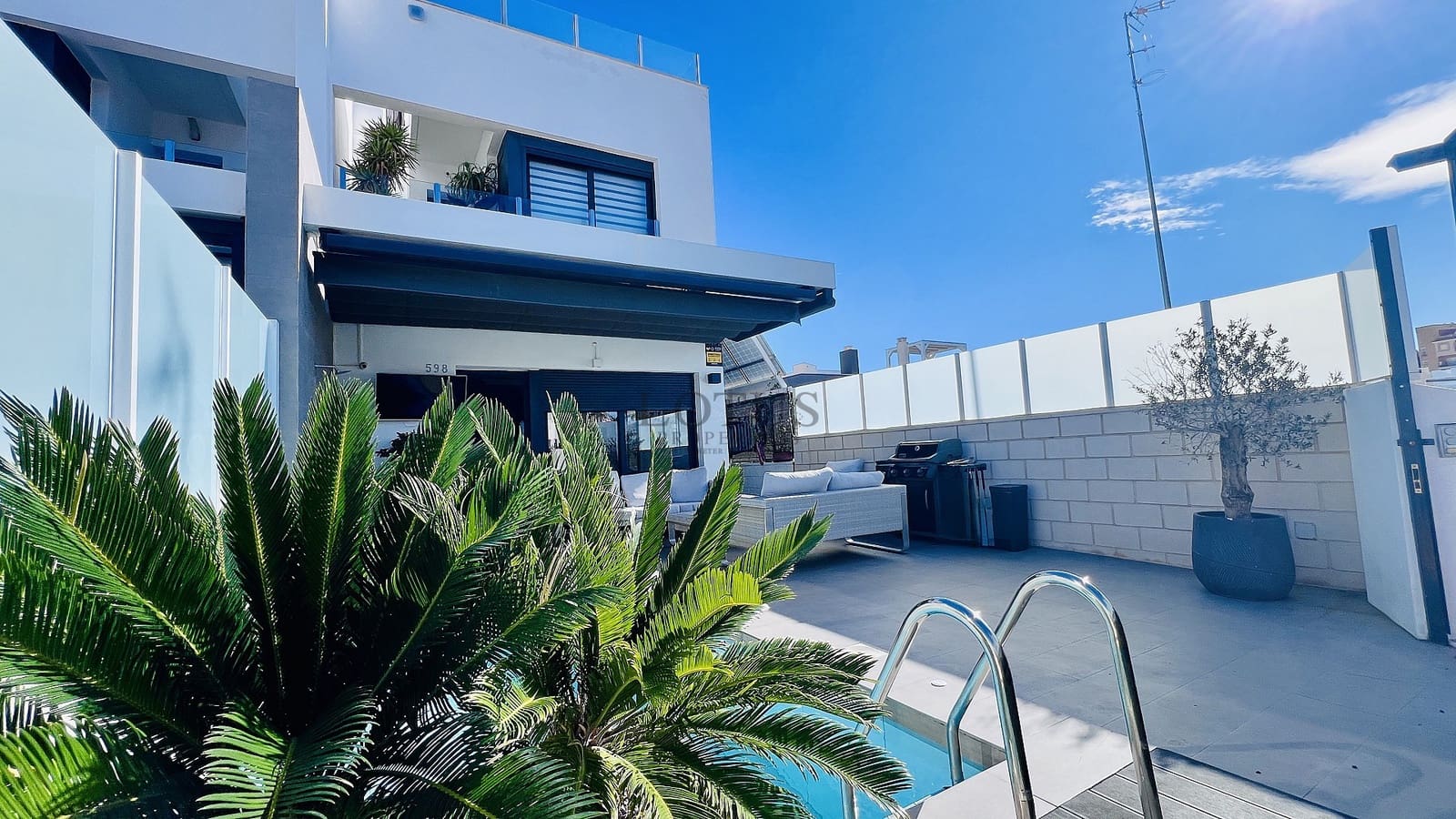 3 sovrum Hus till salu i Orihuela Costa med pool garage - 385 000 € (Ref: 9497936)